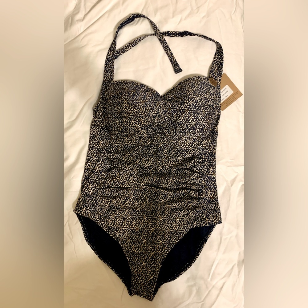 Size 8 Navy Nip Tuck Multicup-fit One Piece Swimsuit